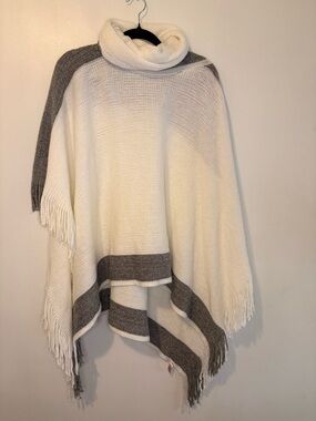 La Vie en Rose Colour Block Knit Poncho Shawl Fringe Hem O/S Cozy Neutral